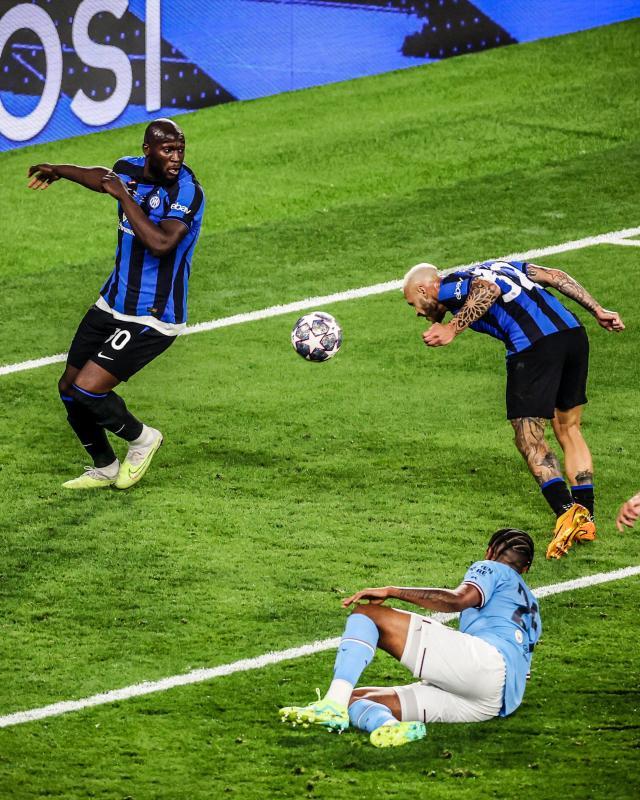 1686429487174057460.jpg 开云体育App-【欧冠】三冠漫漫城路!曼城1比0国米首次加冕欧冠