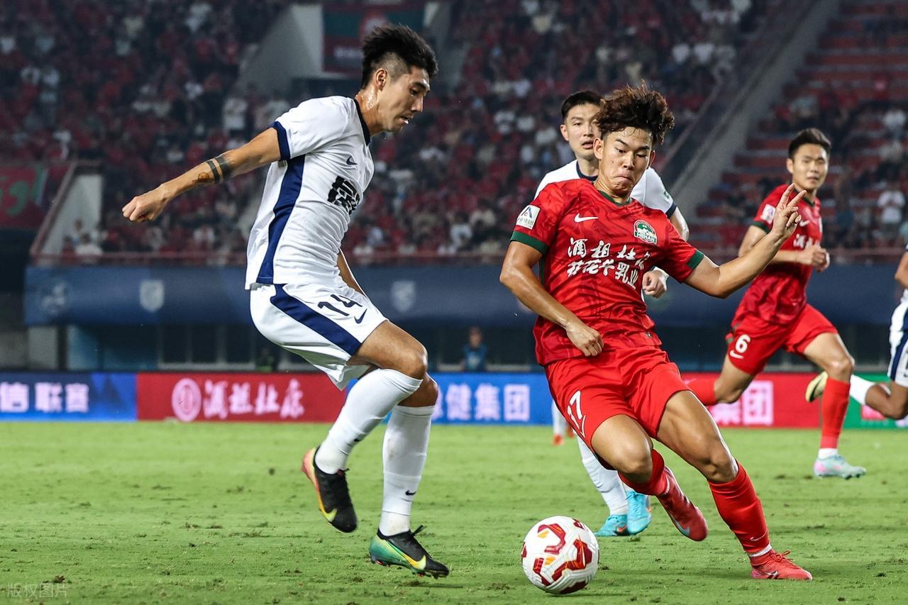 唏嘘！他曾是中国男足留洋新星，被视为武磊接班人，如今踢不上球