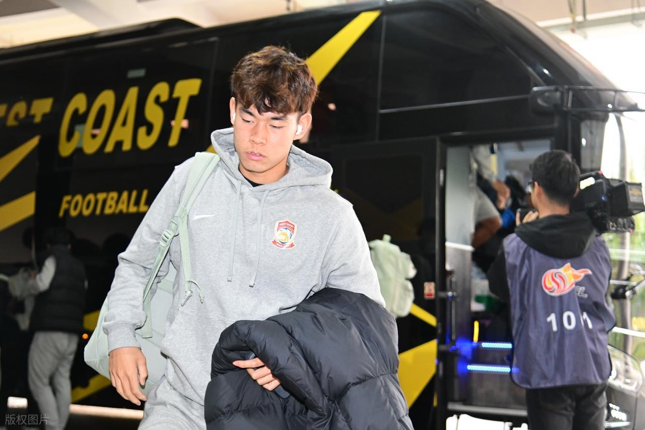 唏嘘！他曾是中国男足留洋新星，被视为武磊接班人，如今踢不上球