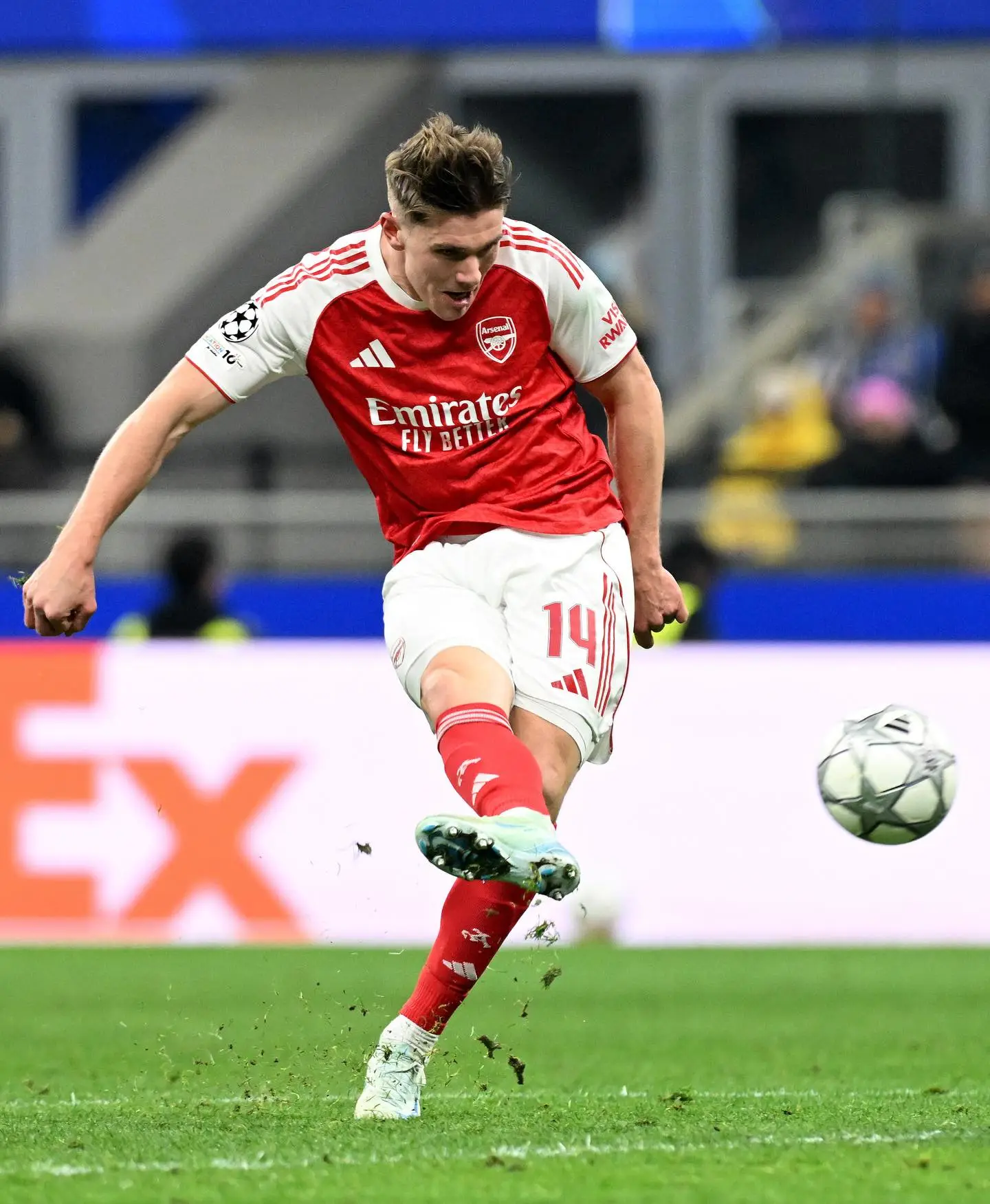 开云体育移动版-对阵国米替补登场破门,哲凯赖什社媒庆祝胜利:欧冠之夜