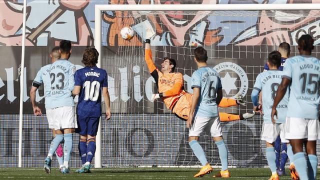 1648990269375002531.jpg 两次神仙扑救展现火热状态 库尔图瓦昂首回访蓝桥