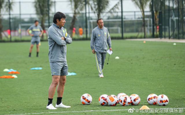 1648868966707077978.jpg 开云体育下载-国安新赛季主基调启用年轻人 谢峰点名表扬两小将