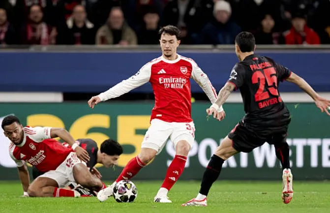 开云体育入口-苏比门迪本场数据:1次拦截,1次封堵,3夺回球权,对抗8胜5