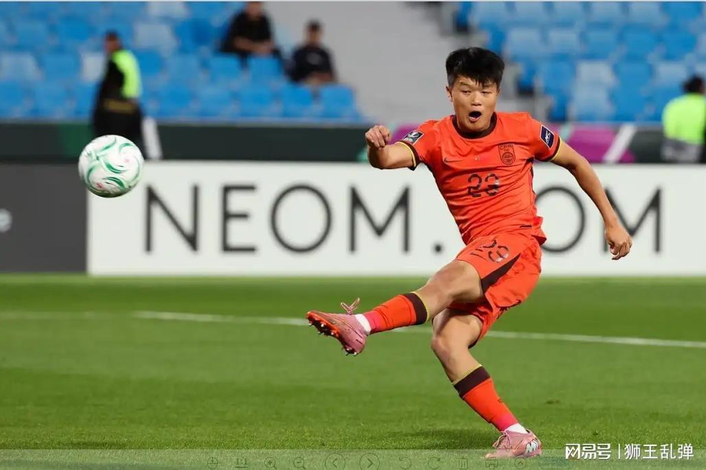 开云体育下载-泰山两位置拉响警报！错失杨希再失李昊？后防补强别偏科