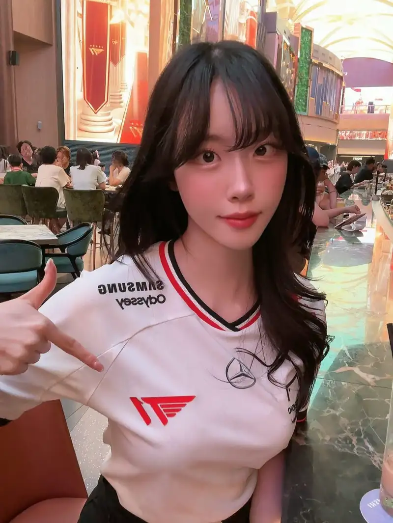 T1官宣Keria续约三年，今天看下T1韩网女粉